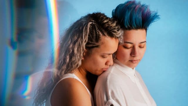 lesbian_couple_sad_webtop