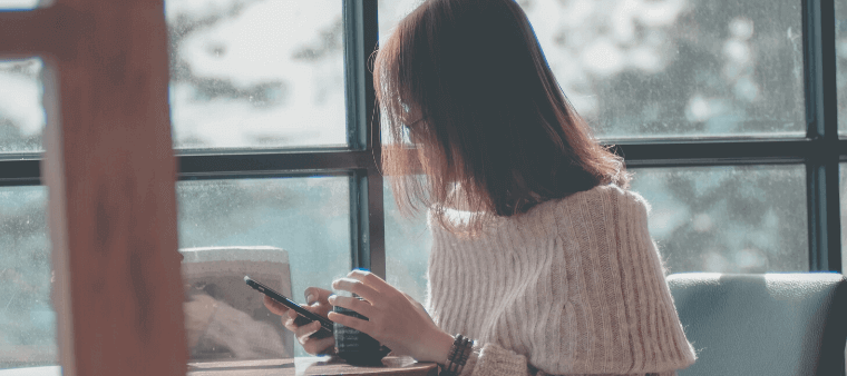携帯電話_女性の横顔